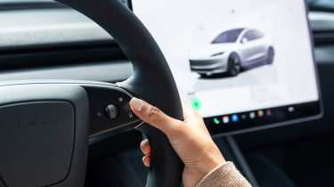 Tesla Model 3 Standard - steering wheel