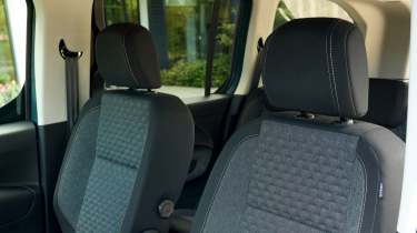 Peugeot E-Rifter - front seats