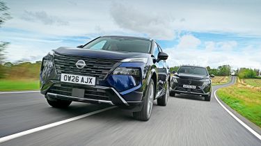 Peugeot 5008 vs Nissan X-Trail - front tracking