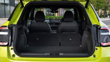 Fiat 600 Hybrid Sport - boot seats folded