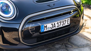 MINI Cooper SE Convertible - front detail