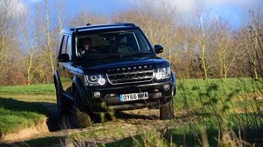 Land Rover Discovery Mk4 - front action