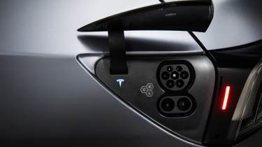 Tesla Model Y facelift - charging port