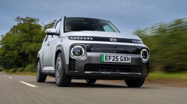 Hyundai Inster Cross - front tracking