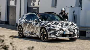 Polestar 4 SUV - front 3/4
