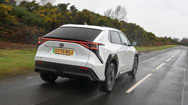 Toyota bZ4X - rear tracking