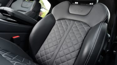 Audi SQ7 - front seat detail