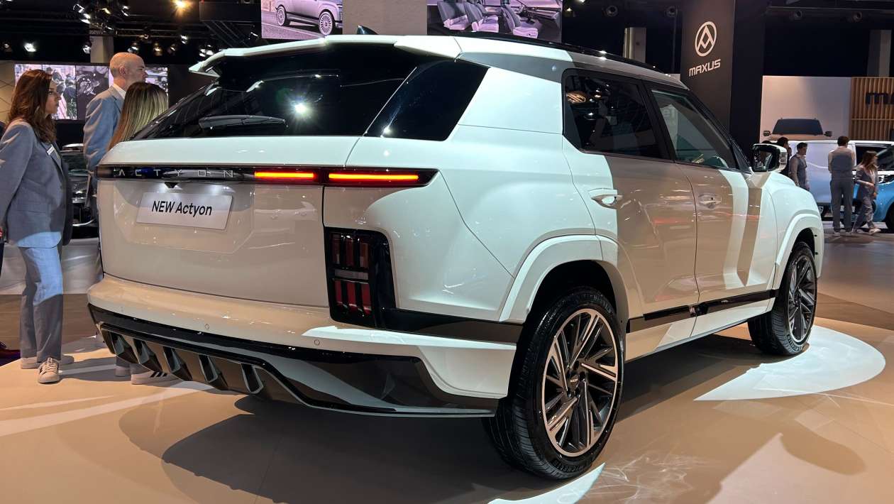 KGM%20Actyon%20-%20rear%203_4_pjytmm.jpg