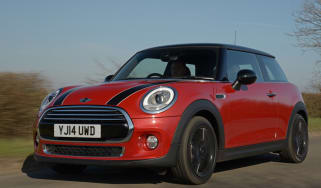 MINI Hatchback tracking