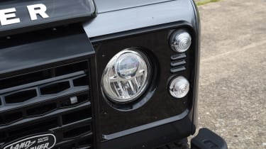 Land Rover Defender 110 Adventure light