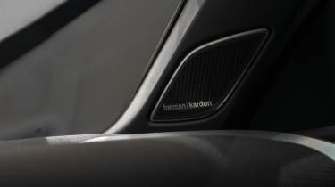 2025 Volkswagen T-Roc studio - speaker