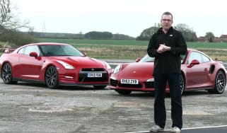 Porsche 911 vs Nissan GT-R video