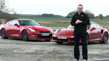 Porsche 911 vs Nissan GT-R video