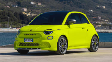 Abarth 500e (green) - front static
