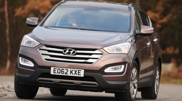 Hyundai Santa Fe 2.2 CRDi Premium front cornering