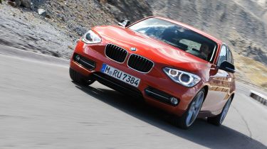 BMW 120d xDrive front tracking