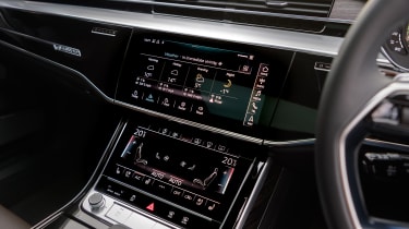 Audi A8 - screens