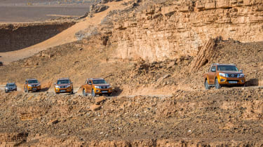 Nissan NP300 Navara pick-up dune - Gara Medouar track