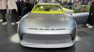 Hyundai Concept Three - Munich front 