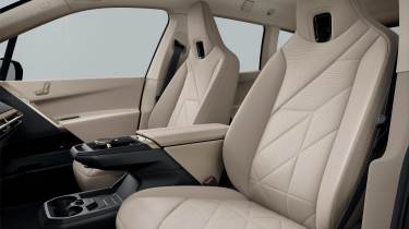 BMW iX xDrive45 - front seats