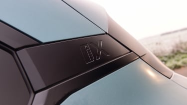 BMW iX - C-pillar logo