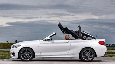 BMW 220d Convertible - roof closing