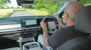 Hyundai Ioniq 9 - driving