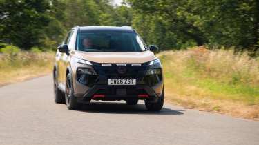 Nissan X-Trail - front action