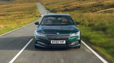 Skoda Superb Sleeper Edition - front action