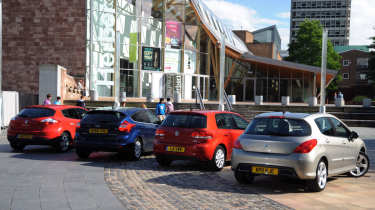 Peugeot 308 vs Rivals rear