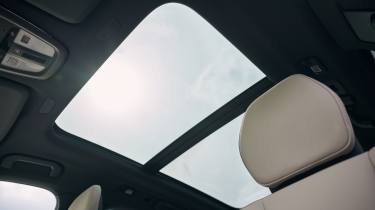 Volvo XC60 facelift - panoramic roof