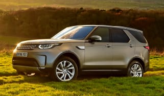 Used Land Rover Discovery 5 - front