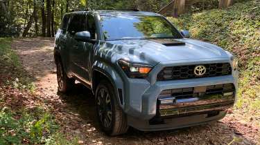Toyota 4Runner - front action