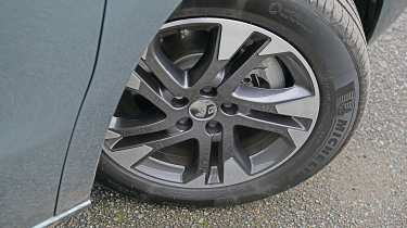 Vauxhall Vivaro Life - alloy wheel