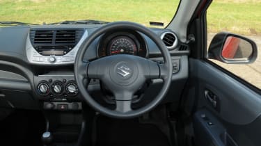 Suzuki Alto 1.0 VVT SZ interior