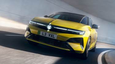 Vauxhall Astra facelift 2025 - front action