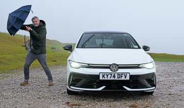 Volkswagen Golf R - battling the elements