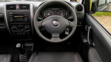 Suzuki Jimny SZ4 interior