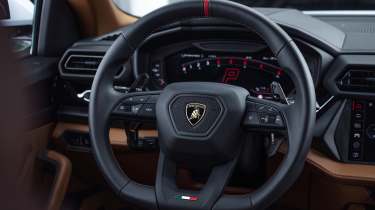 Lamborghini Urus SE - steering wheel