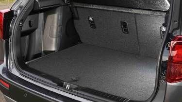 Suzuki Vitara - boot, floor raised
