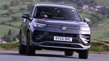 Volkswagen Tayron - front cornering