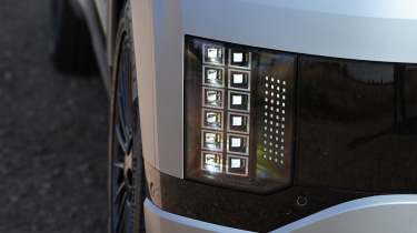 Hyundai Ioniq 9 - daytime running lights