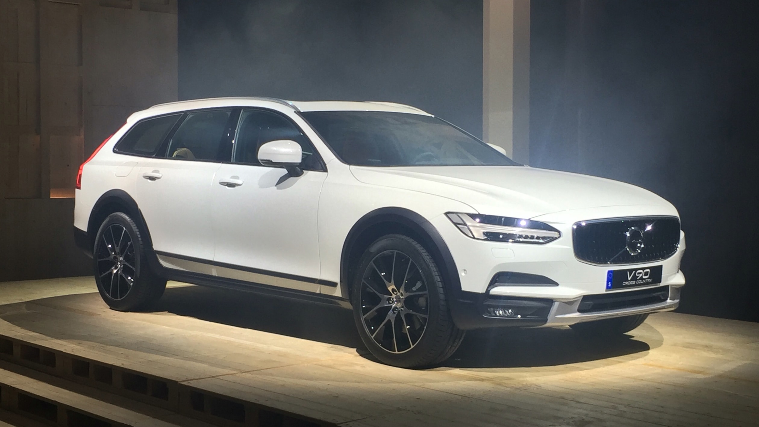 New Volvo V90 Cross Country revealed pictures Auto Express