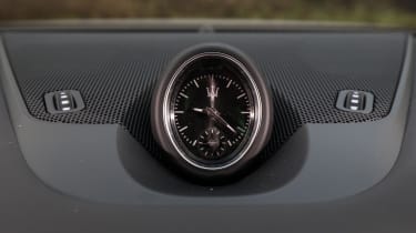 Maserati Levante S - clock