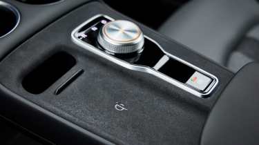 2026 MG4 - gear selector and wireless charging pad