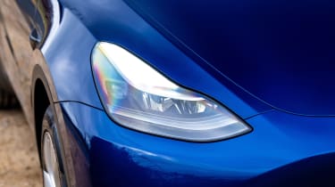 Tesla Model Y Long Range - LED headlights