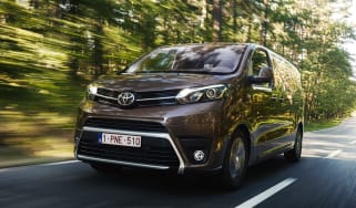 Toyota Proace Verso 2016 - front tracking