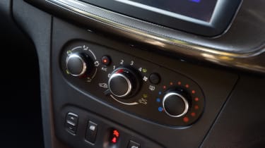 Dacia Logan MCV Stepway - centre console