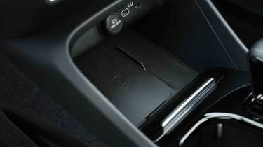 Volvo EC40 - wireless phone charging