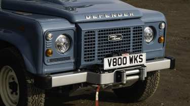 Land Rover Defender Classic V8 - front grille